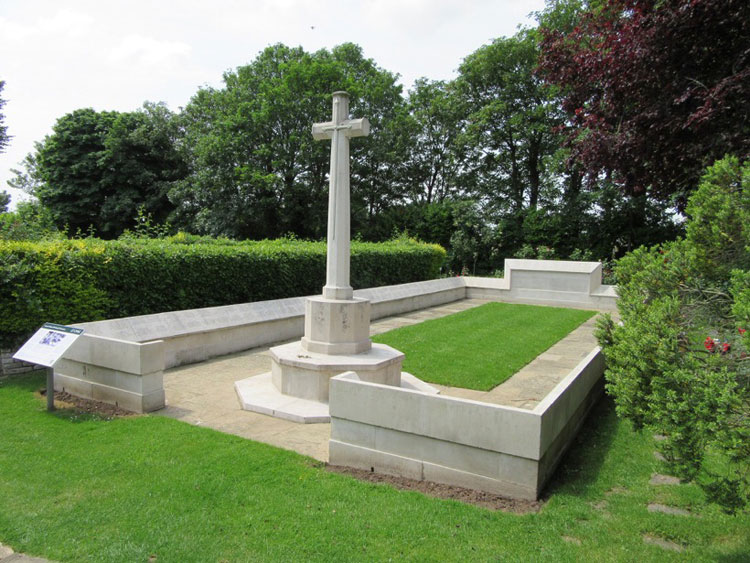 The Screen Wall in the First World War Plot in Kensal Green (All Souls) Cemetery
